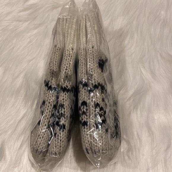 Kohl’s “The Super Cozy Mitten” Creme/Navy with Warm & Fuzzy Lining, One Size NWT - Picture 6 of 6